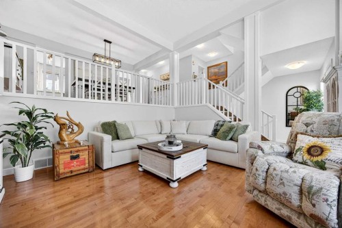 94 Candle Terrace Sw, Calgary, AB - Indoor Photo Showing Living Room