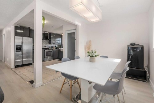 4504 14 Street Nw, Calgary, AB - Indoor Photo Showing Dining Room