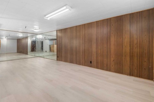 4504 14 Street Nw, Calgary, AB - Indoor Photo Showing Other Room