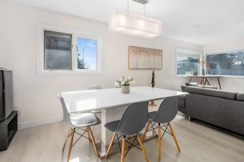 4504 14 Street Nw, Calgary, AB - Indoor Photo Showing Dining Room