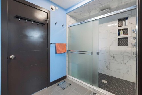 670 Muirfield Crescent, Lyalta, AB - Indoor Photo Showing Bathroom