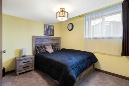670 Muirfield Crescent, Lyalta, AB - Indoor Photo Showing Bedroom