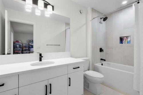 244 Sovereign Common Sw, Calgary, AB - Indoor Photo Showing Bathroom