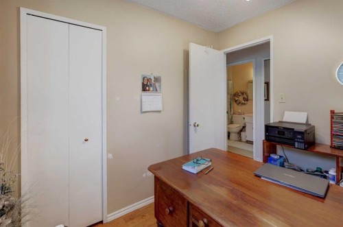 540 Lysander Drive Se, Calgary, AB - Indoor