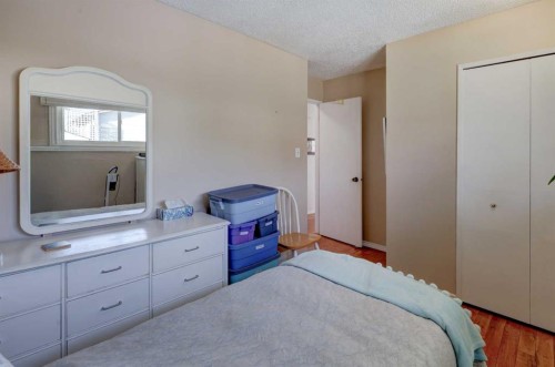 540 Lysander Drive Se, Calgary, AB - Indoor Photo Showing Bedroom