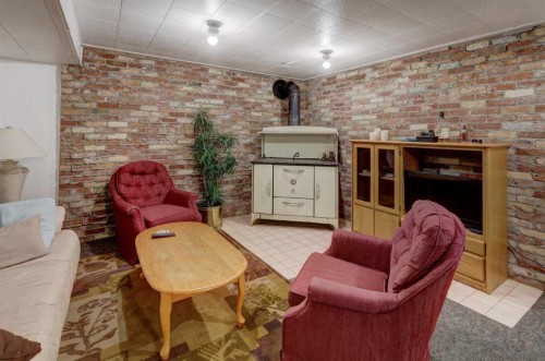 540 Lysander Drive Se, Calgary, AB - Indoor Photo Showing Other Room