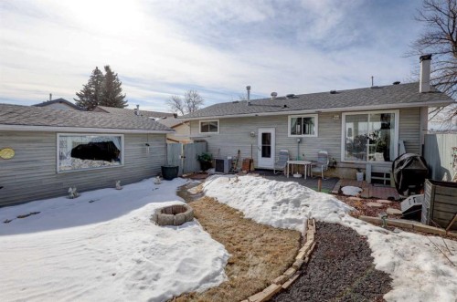 540 Lysander Drive Se, Calgary, AB - Outdoor