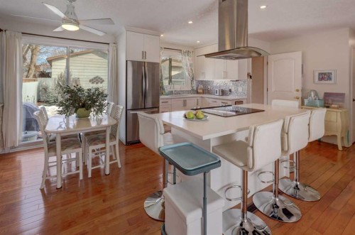 540 Lysander Drive Se, Calgary, AB - Indoor