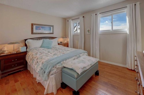540 Lysander Drive Se, Calgary, AB - Indoor Photo Showing Bedroom