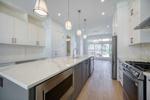 2008 26A Street Sw, Calgary, AB - Indoor Photo Showing Kitchen With Upgraded Kitchen