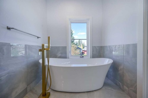 2008 26A Street Sw, Calgary, AB - Indoor Photo Showing Bathroom