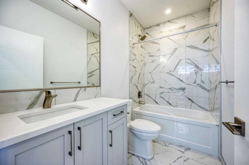 2008 26A Street Sw, Calgary, AB - Indoor Photo Showing Bathroom
