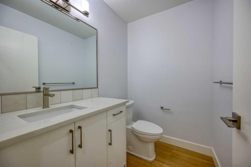 2008 26A Street Sw, Calgary, AB - Indoor Photo Showing Bathroom