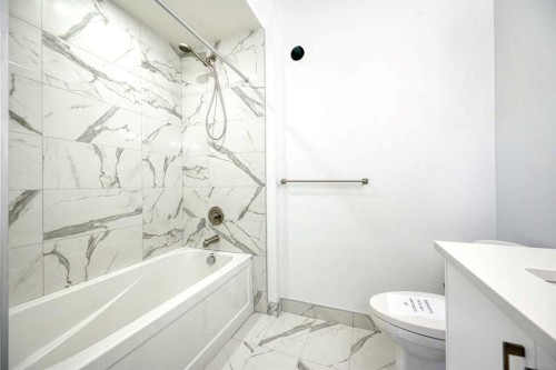 2008 26A Street Sw, Calgary, AB - Indoor Photo Showing Bathroom