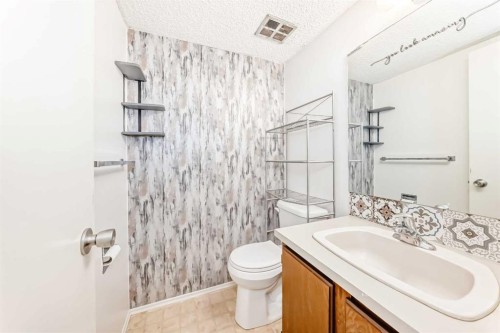 6-4630 46 Avenue, Olds, AB - Indoor Photo Showing Bathroom
