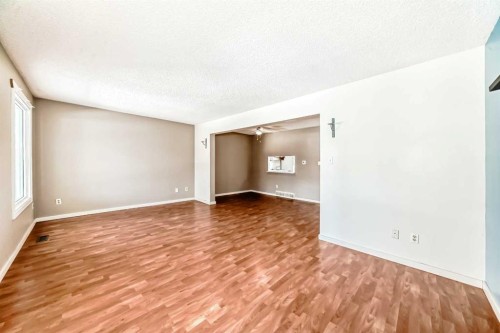 6-4630 46 Avenue, Olds, AB - Indoor Photo Showing Other Room