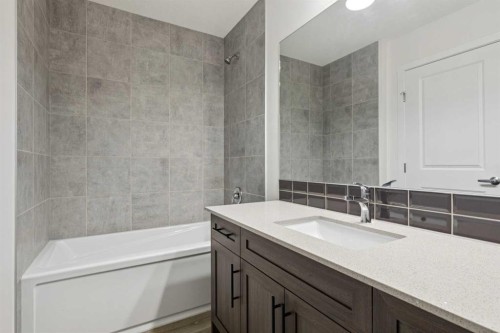 25 Yorkstone Row Sw, Calgary, AB - Indoor Photo Showing Bathroom