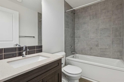 25 Yorkstone Row Sw, Calgary, AB - Indoor Photo Showing Bathroom