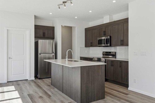 25 Yorkstone Row Sw, Calgary, AB - Indoor Photo Showing Kitchen