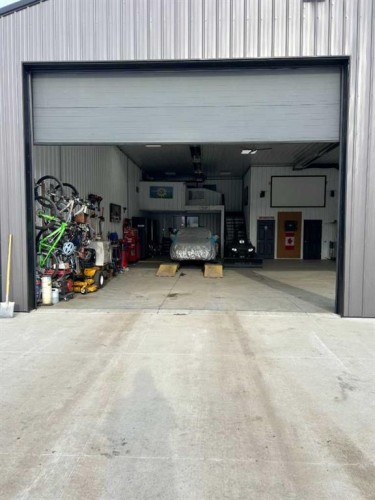 270165 Range Road 291 Se, Airdrie, AB - Indoor Photo Showing Garage