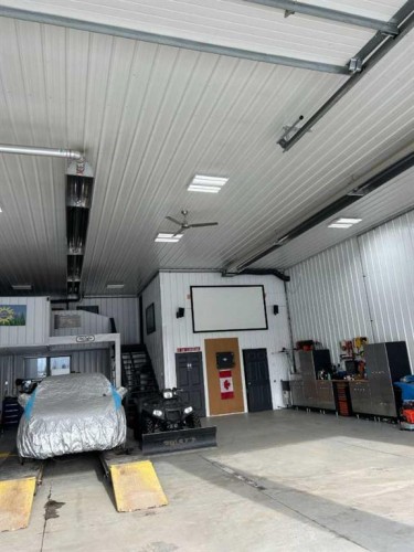 270165 Range Road 291 Se, Airdrie, AB - Indoor Photo Showing Garage