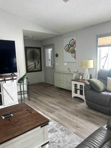 270165 Range Road 291 Se, Airdrie, AB - Indoor Photo Showing Living Room