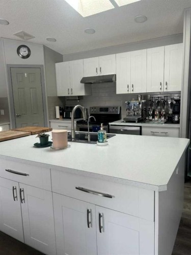 270165 Range Road 291 Se, Airdrie, AB - Indoor Photo Showing Kitchen