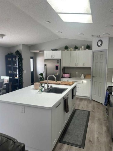 270165 Range Road 291 Se, Airdrie, AB - Indoor Photo Showing Kitchen