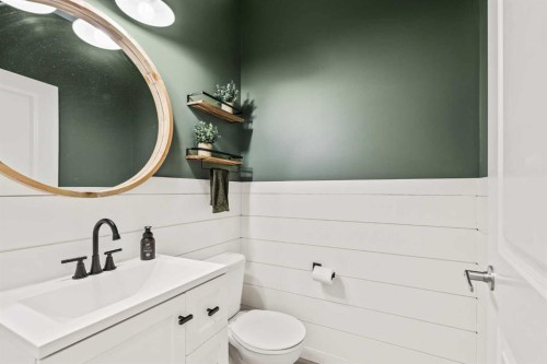 65 Sunrise Crescent, Cochrane, AB - Indoor Photo Showing Bathroom