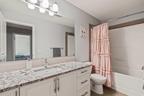 65 Sunrise Crescent, Cochrane, AB - Indoor Photo Showing Bathroom