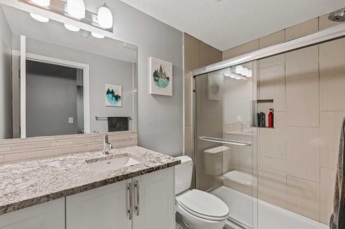 65 Sunrise Crescent, Cochrane, AB - Indoor Photo Showing Bathroom