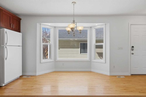 172 Somme Manor Sw, Calgary, AB - Indoor Photo Showing Other Room