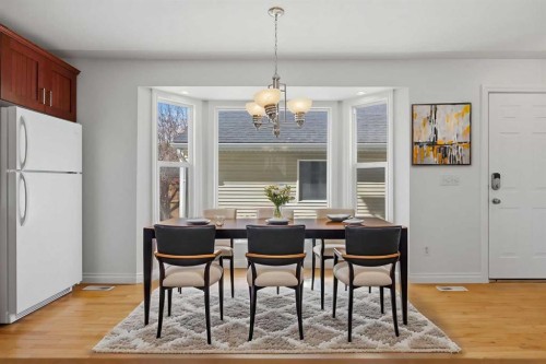 172 Somme Manor Sw, Calgary, AB - Indoor Photo Showing Dining Room