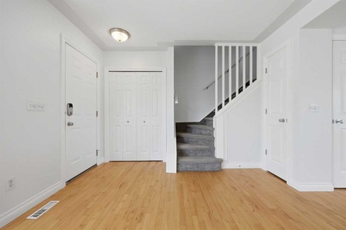 172 Somme Manor Sw, Calgary, AB - Indoor Photo Showing Other Room