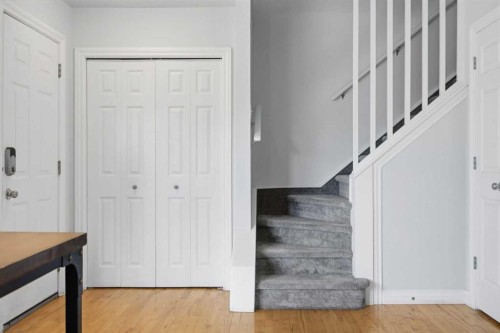172 Somme Manor Sw, Calgary, AB - Indoor Photo Showing Other Room