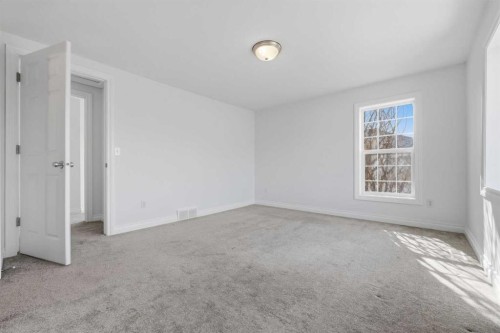 172 Somme Manor Sw, Calgary, AB - Indoor Photo Showing Other Room