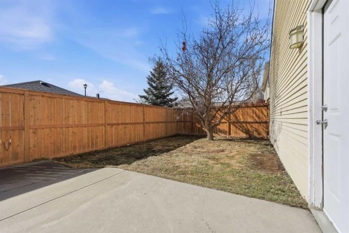 172 Somme Manor Sw, Calgary, AB - Outdoor