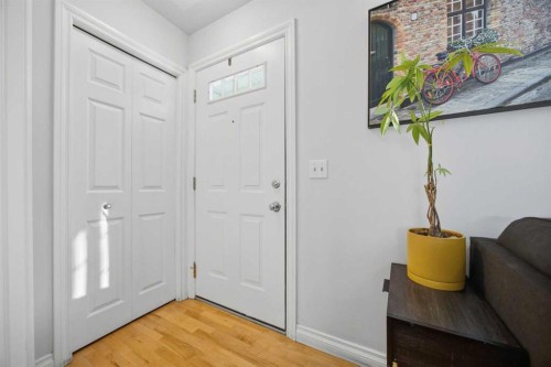 172 Somme Manor Sw, Calgary, AB - Indoor Photo Showing Other Room