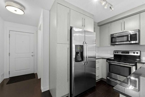 2408-11 Mahogany Row Se, Calgary, AB - Indoor Photo Showing Kitchen