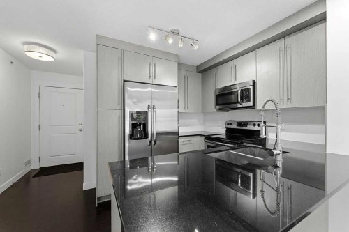 2408-11 Mahogany Row Se, Calgary, AB - Indoor Photo Showing Kitchen