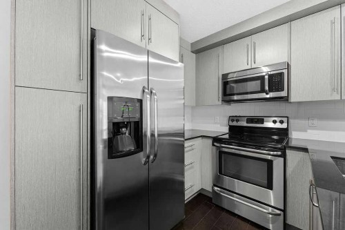 2408-11 Mahogany Row Se, Calgary, AB - Indoor Photo Showing Kitchen