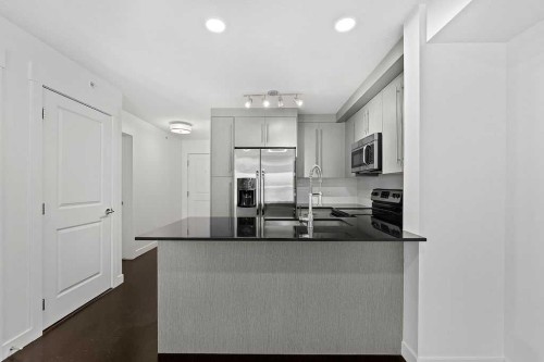 2408-11 Mahogany Row Se, Calgary, AB - Indoor Photo Showing Kitchen