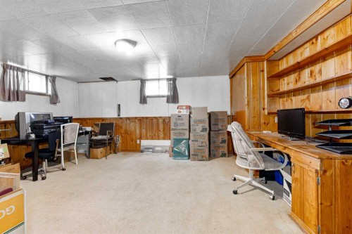 1917 Mountview Crescent Ne, Calgary, AB - Indoor Photo Showing Office