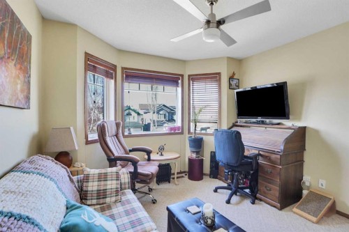 32 Harvest Park Way Ne, Calgary, AB - Indoor Photo Showing Office