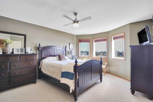32 Harvest Park Way Ne, Calgary, AB - Indoor Photo Showing Bedroom