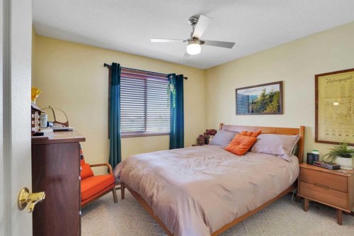 32 Harvest Park Way Ne, Calgary, AB - Indoor Photo Showing Bedroom