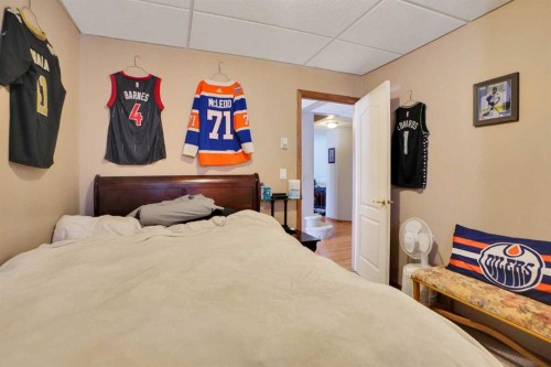 32 Harvest Park Way Ne, Calgary, AB - Indoor Photo Showing Bedroom
