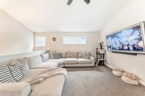 99 Legacy Glen Terrace Se, Calgary, AB - Indoor Photo Showing Living Room