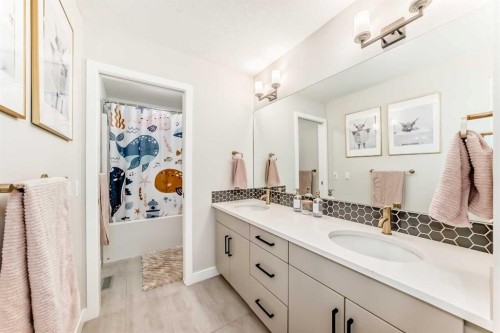 99 Legacy Glen Terrace Se, Calgary, AB - Indoor Photo Showing Bathroom