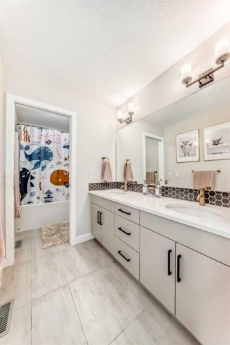 99 Legacy Glen Terrace Se, Calgary, AB - Indoor Photo Showing Bathroom